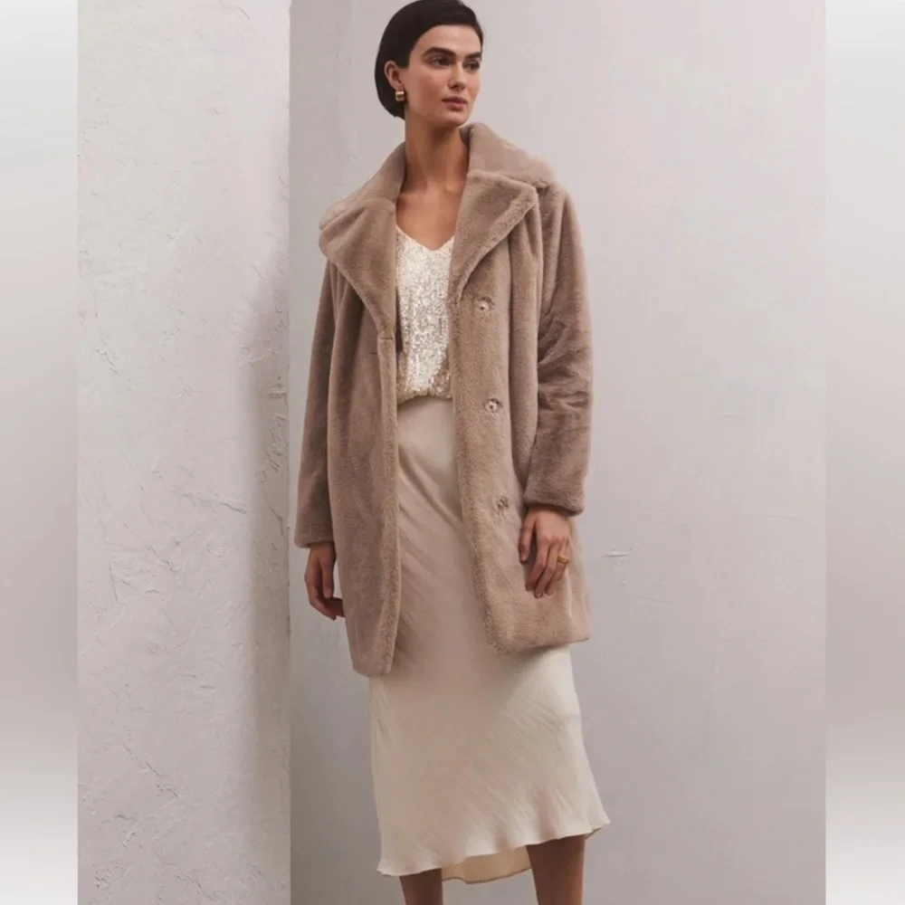 🧋NWOT Z SUPPLY COZY SUPER SOFT BEIGE NEUTRAL JEWEL FAUX FUR COAT - Picture 2 of 12